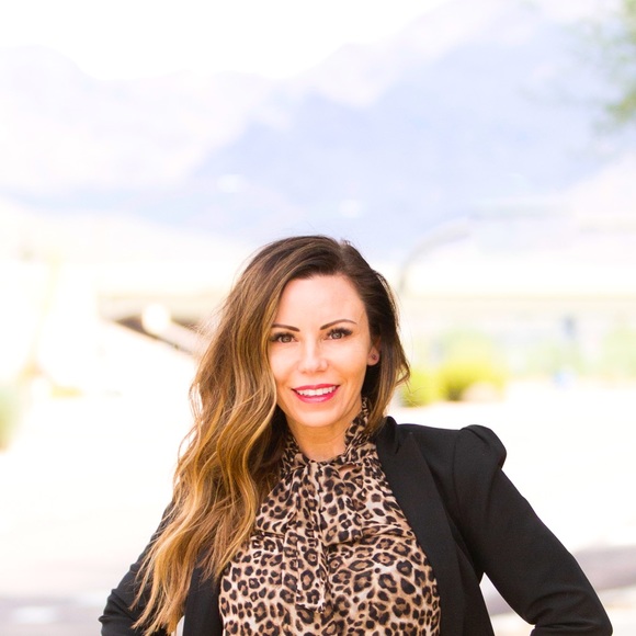 Meet your Posher, Noelle - Picture 1 of 1